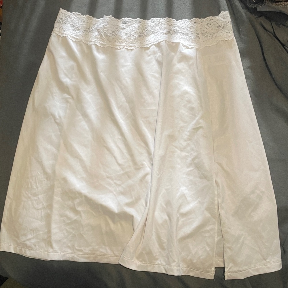 Vassarette White High Low Skirt